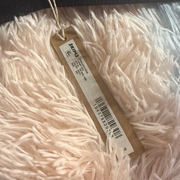 SKIMS  Black wireless T shirt semi bra onyx new - Picture 4 of 6